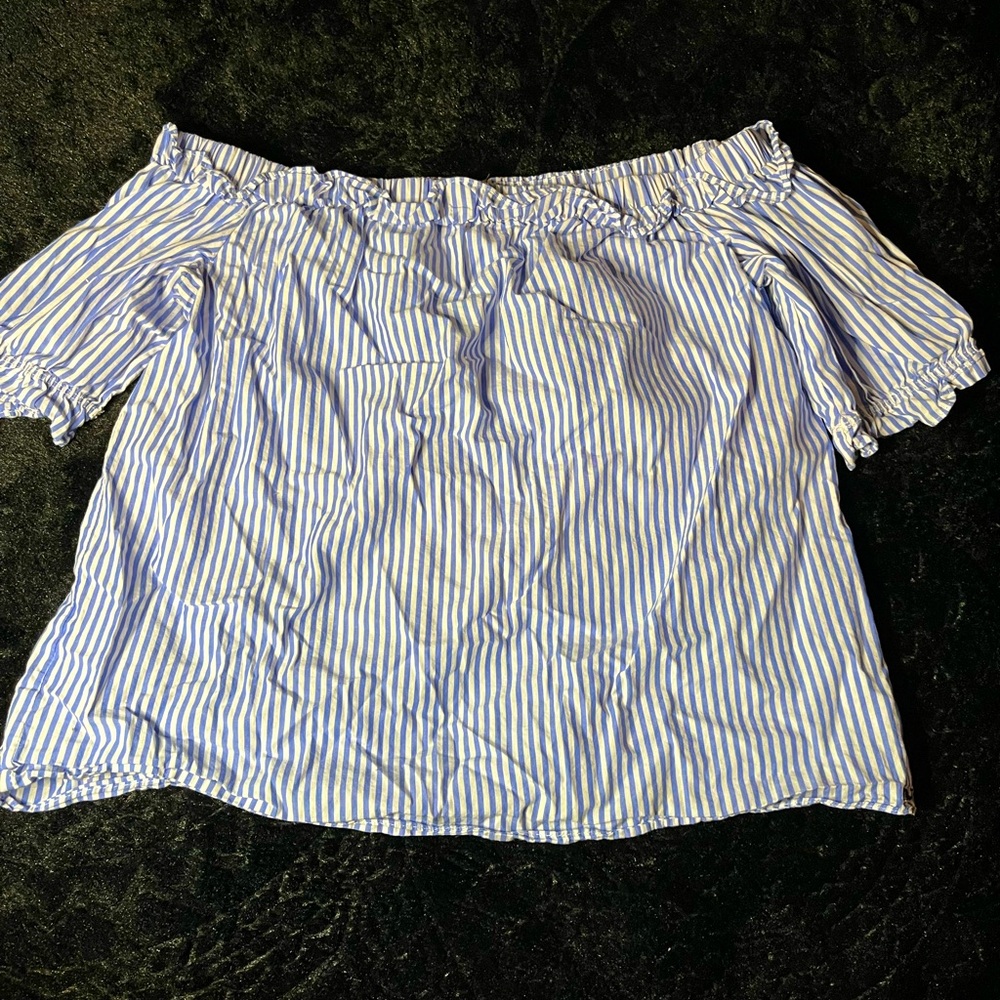 Off the shoulders blouse!